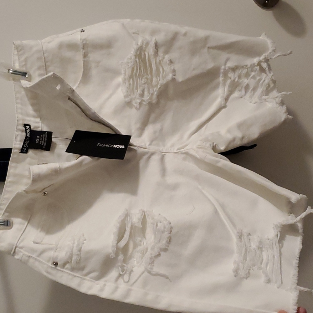 Shorts - Picture 3 of 3